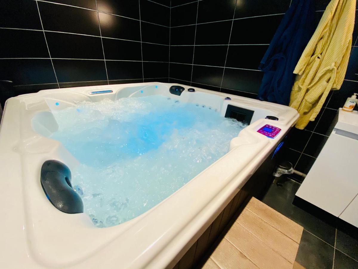 Escapade Romantique - Jacuzzi Et Parking Prive - 002 Rouen Exterior foto