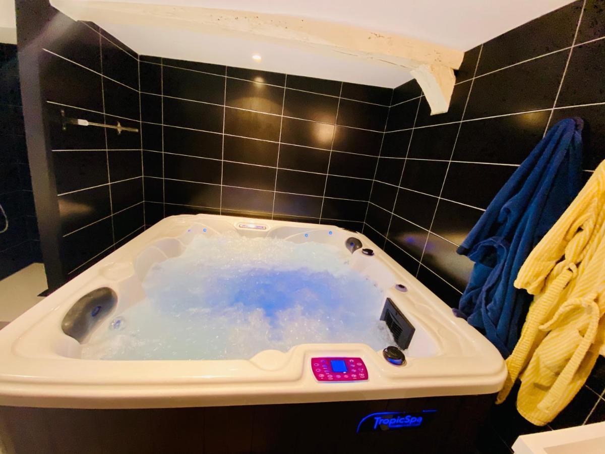 Escapade Romantique - Jacuzzi Et Parking Prive - 002 Rouen Exterior foto